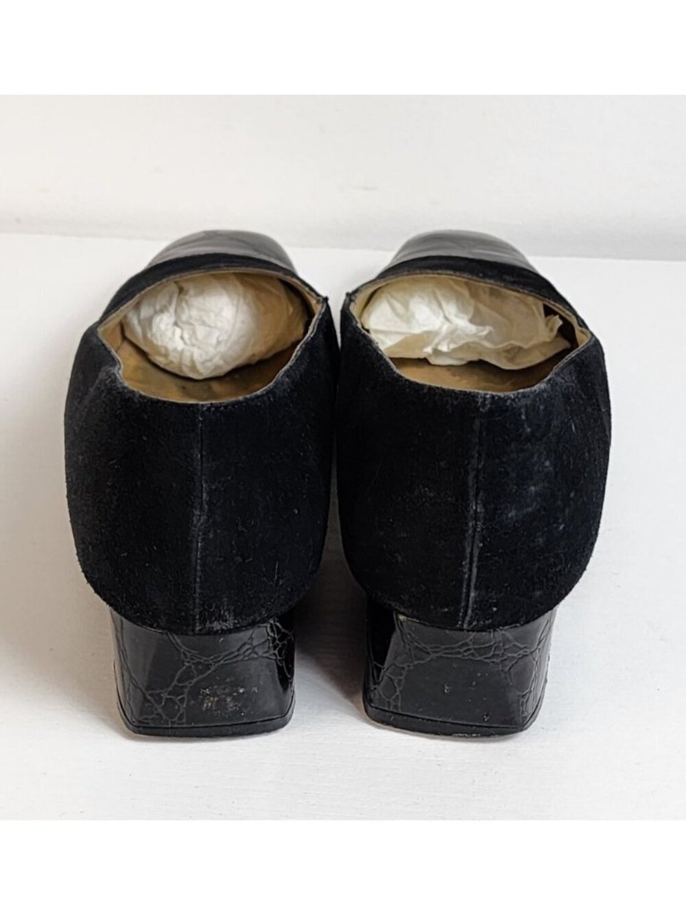 Vintage. PANCALDI Women's Italian Suede Pumps with patent Leather Cap toes. 1.5" - Picture 7 of 8